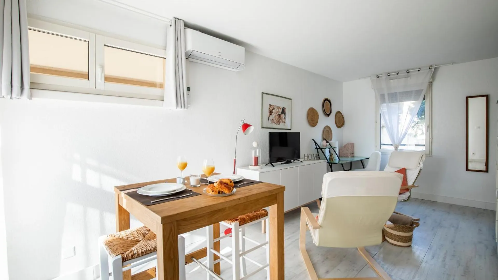 Charmant T2 Terrasse , A 5Min A Pieds De La Gare Et Centre Ville, Clim Αβινιόν